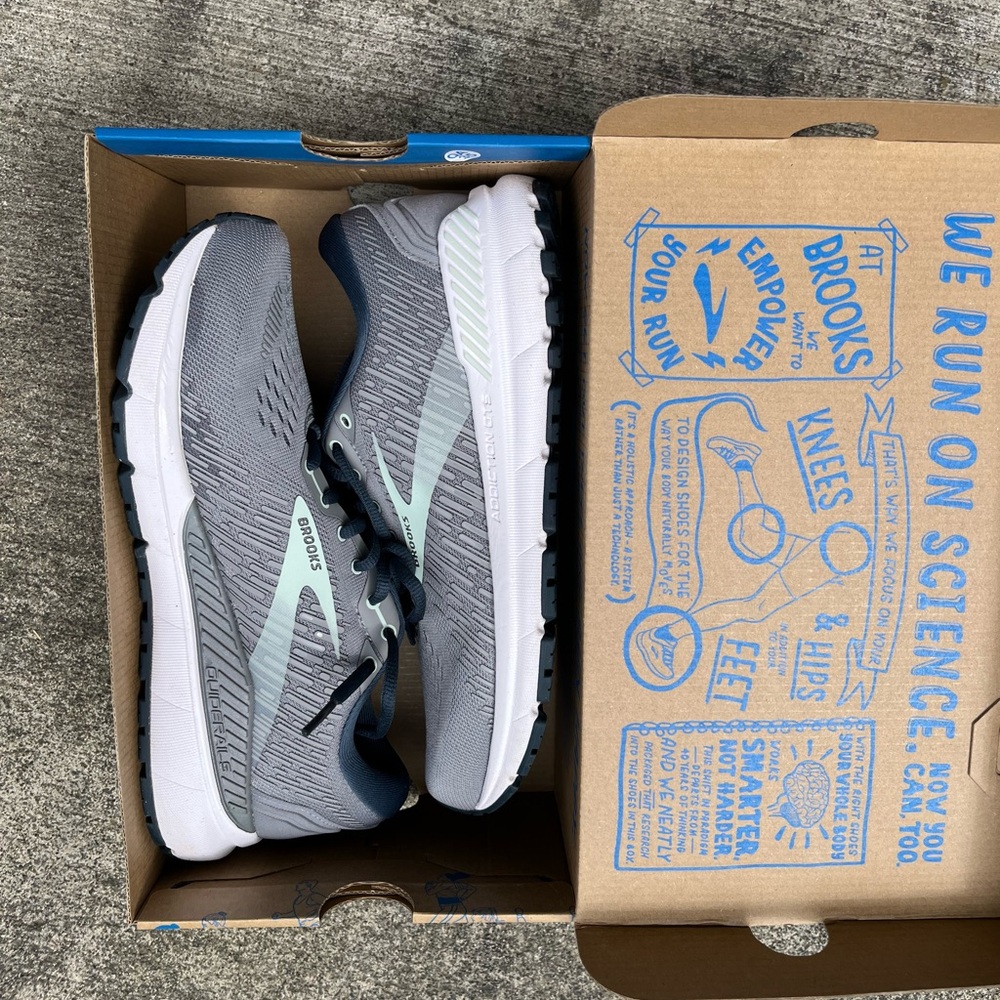Brooks Addiction W9 narrow Running Shoes